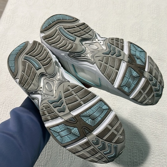 Vionic shoes women’s size 7.5 walking shoes leather upper rubber sole - Picture 7 of 10